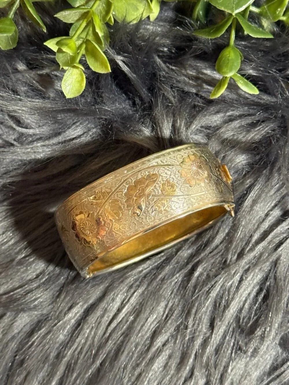 Used Wide Cuff‎ (c1)